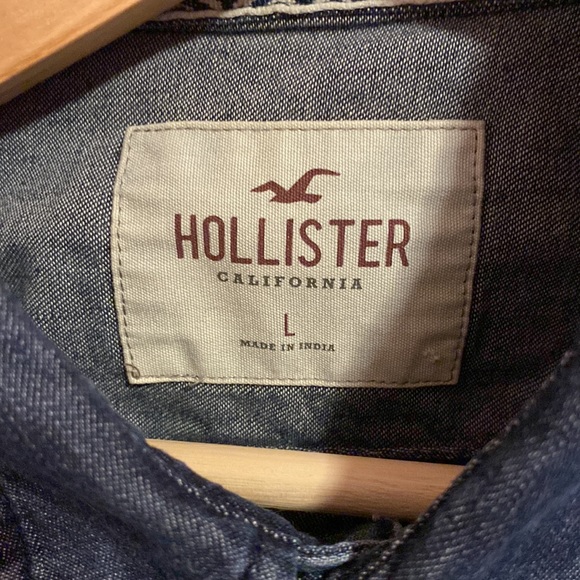 ✨3/$40✨ Hollister Denim-Style Button-Down - Picture 3 of 4